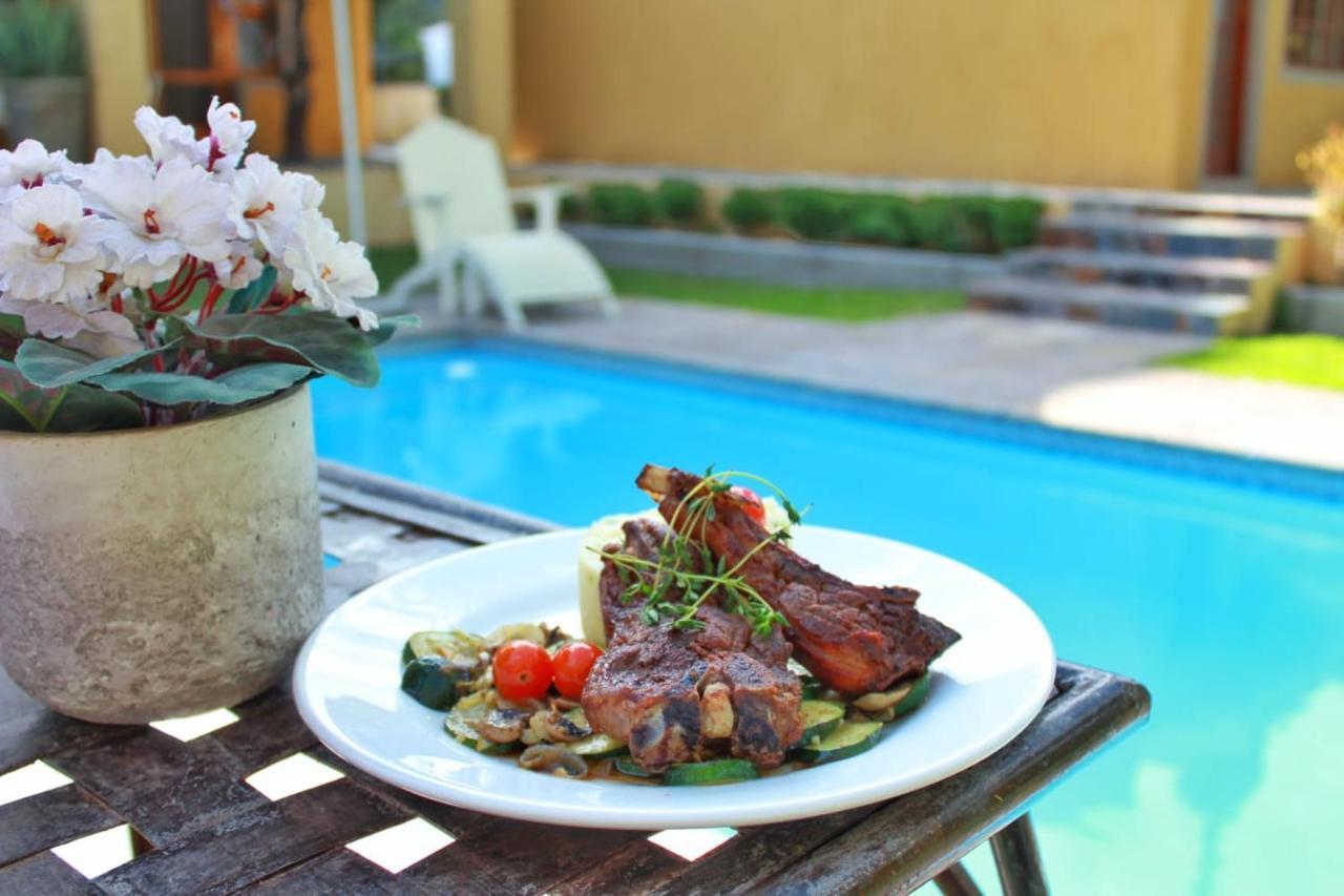 17 On Bird Guest House Beaufort West Exteriör bild