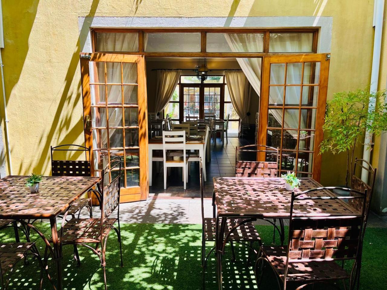 17 On Bird Guest House Beaufort West Exteriör bild