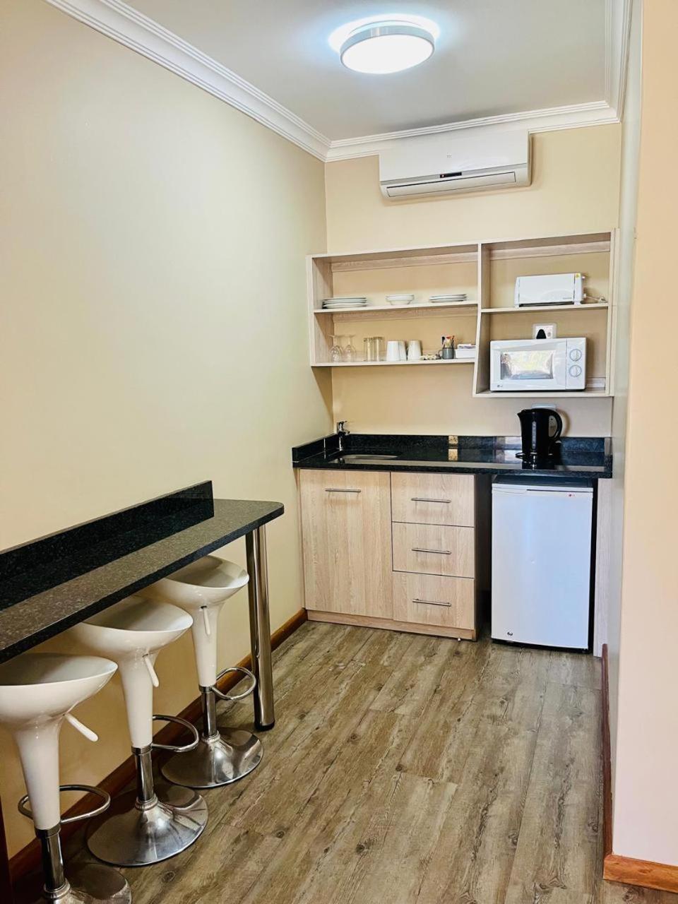 17 On Bird Guest House Beaufort West Exteriör bild