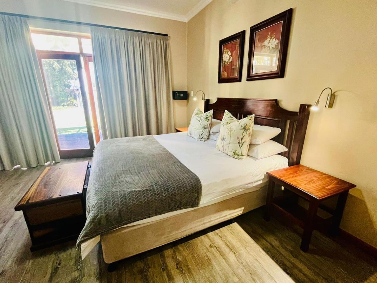 17 On Bird Guest House Beaufort West Exteriör bild