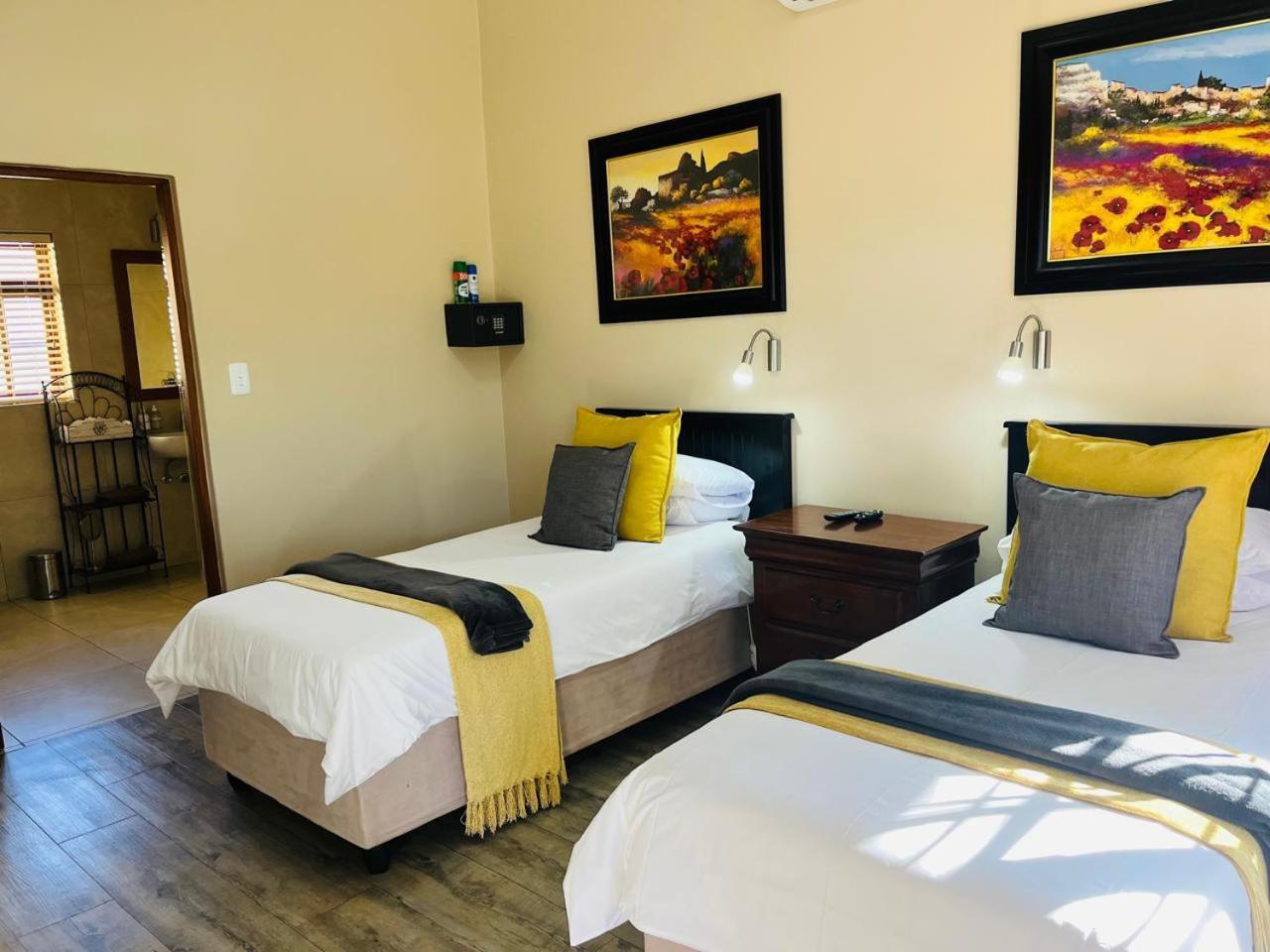 17 On Bird Guest House Beaufort West Exteriör bild
