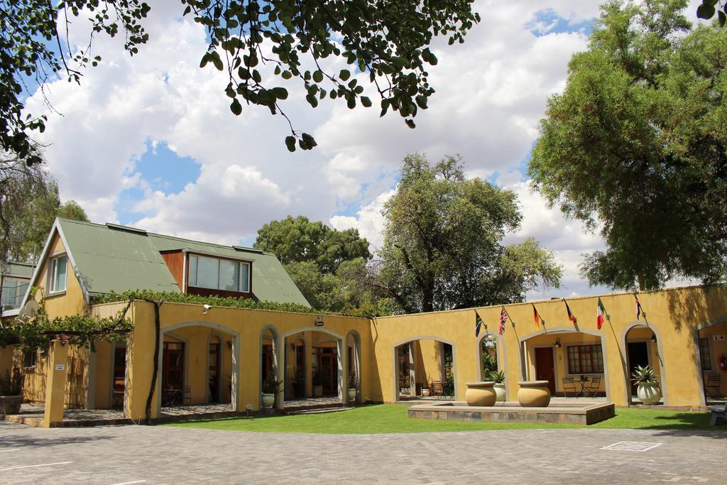 17 On Bird Guest House Beaufort West Exteriör bild