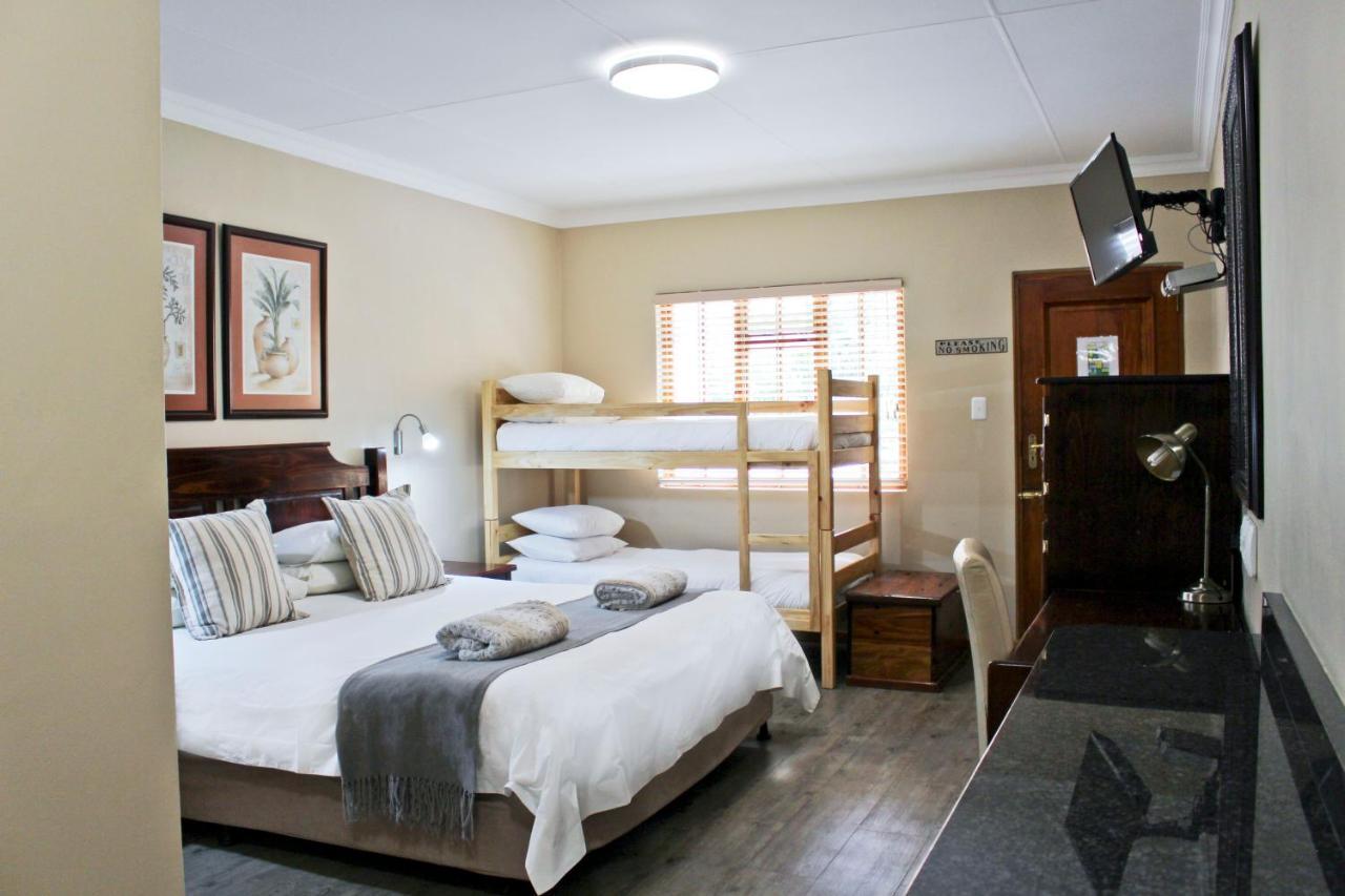 17 On Bird Guest House Beaufort West Exteriör bild