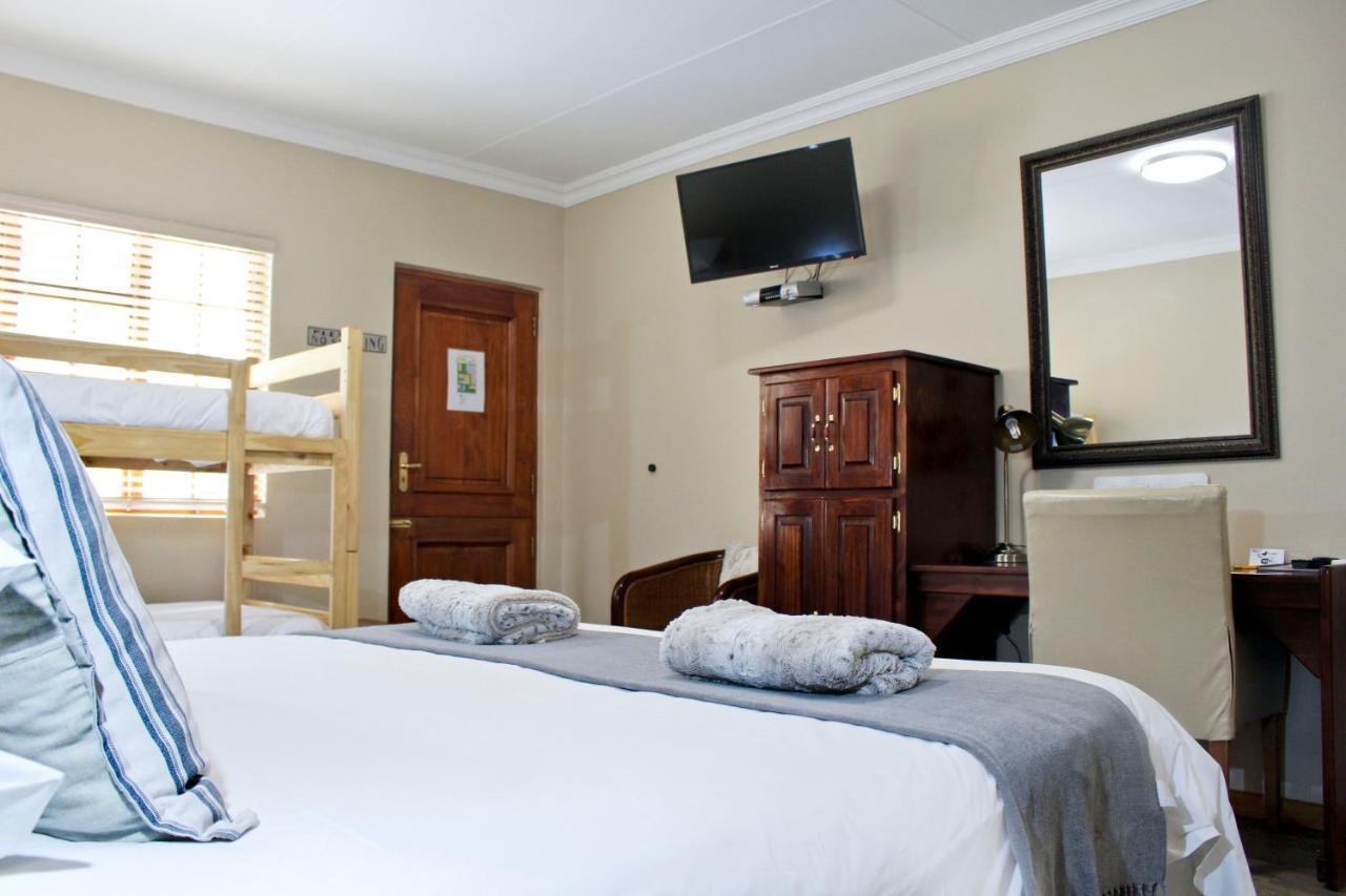 17 On Bird Guest House Beaufort West Exteriör bild