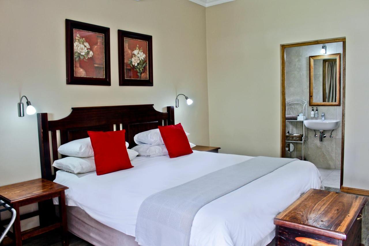17 On Bird Guest House Beaufort West Exteriör bild