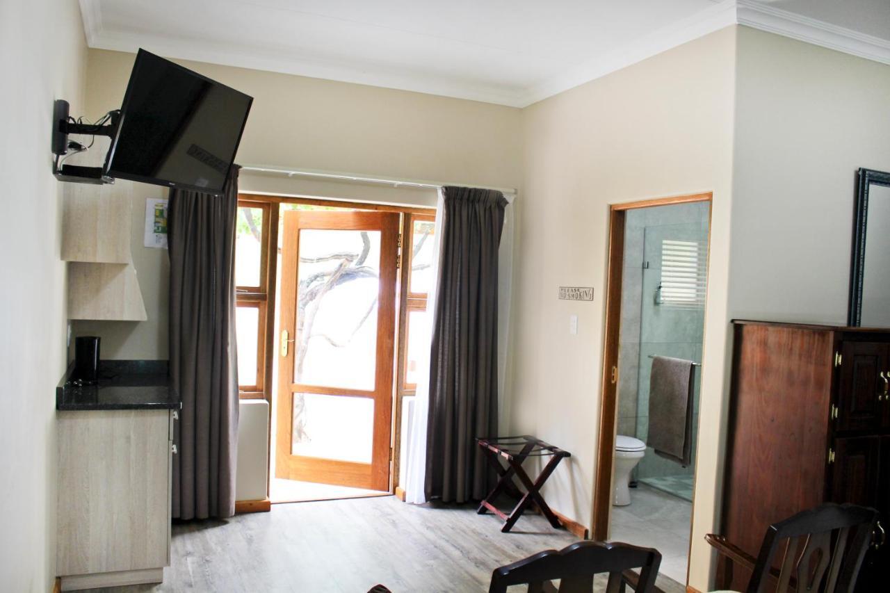 17 On Bird Guest House Beaufort West Exteriör bild