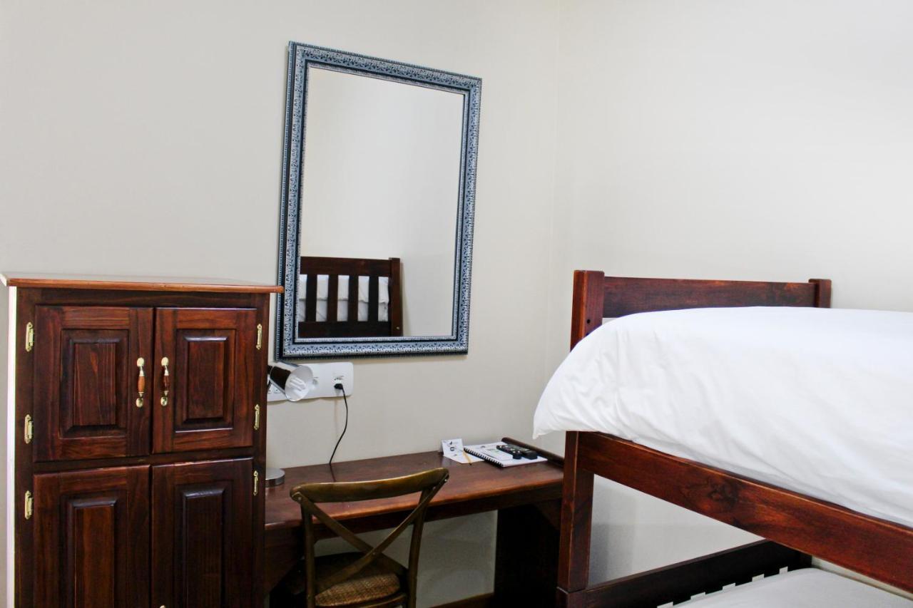 17 On Bird Guest House Beaufort West Exteriör bild