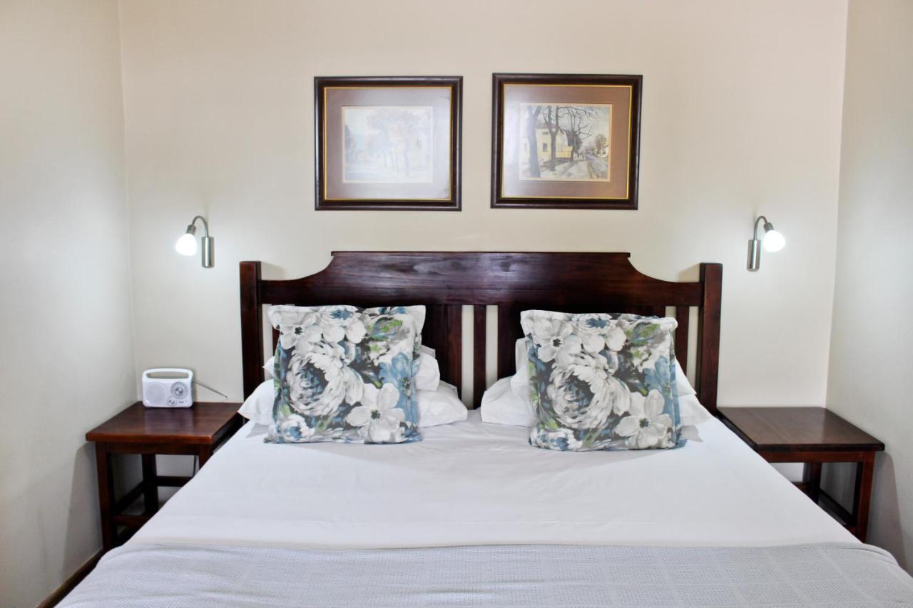 17 On Bird Guest House Beaufort West Exteriör bild