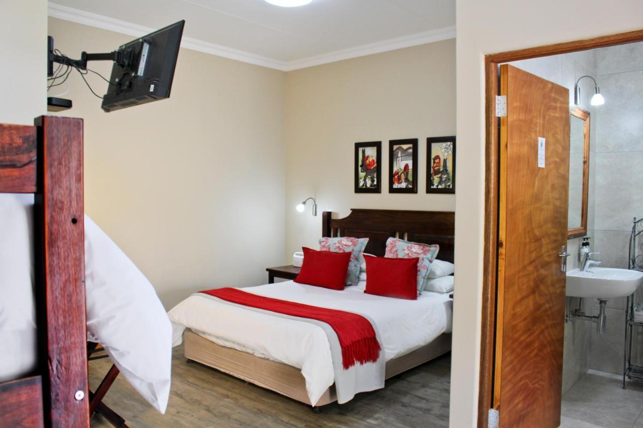 17 On Bird Guest House Beaufort West Exteriör bild