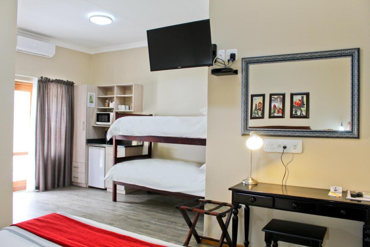 17 On Bird Guest House Beaufort West Exteriör bild