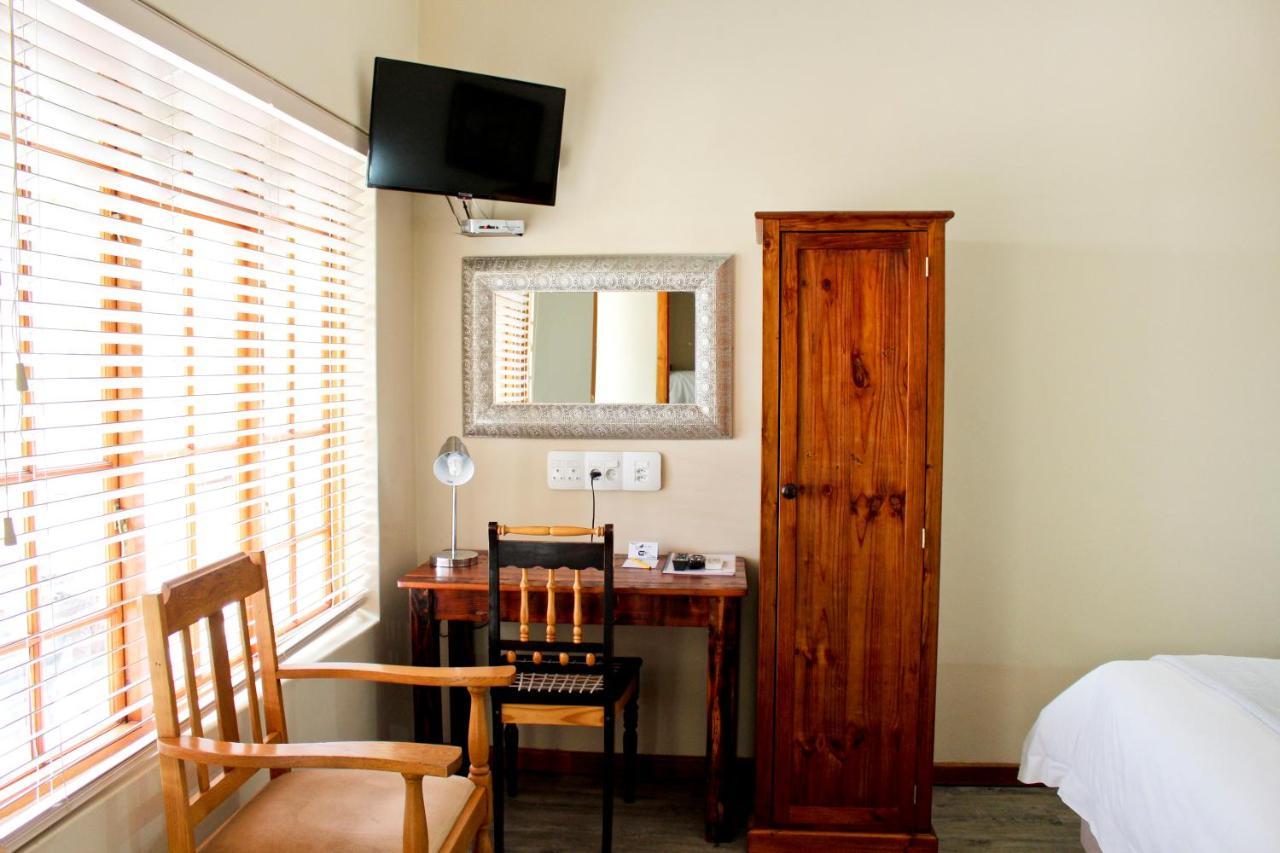 17 On Bird Guest House Beaufort West Exteriör bild