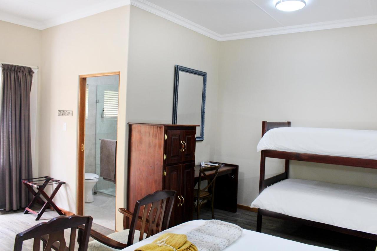 17 On Bird Guest House Beaufort West Exteriör bild